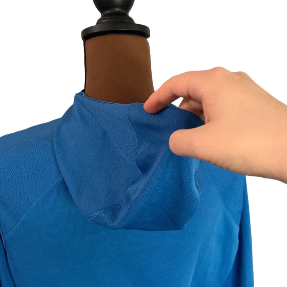 Nike athletic hooded mesh fabric half zip jacket  in storm blue black size M